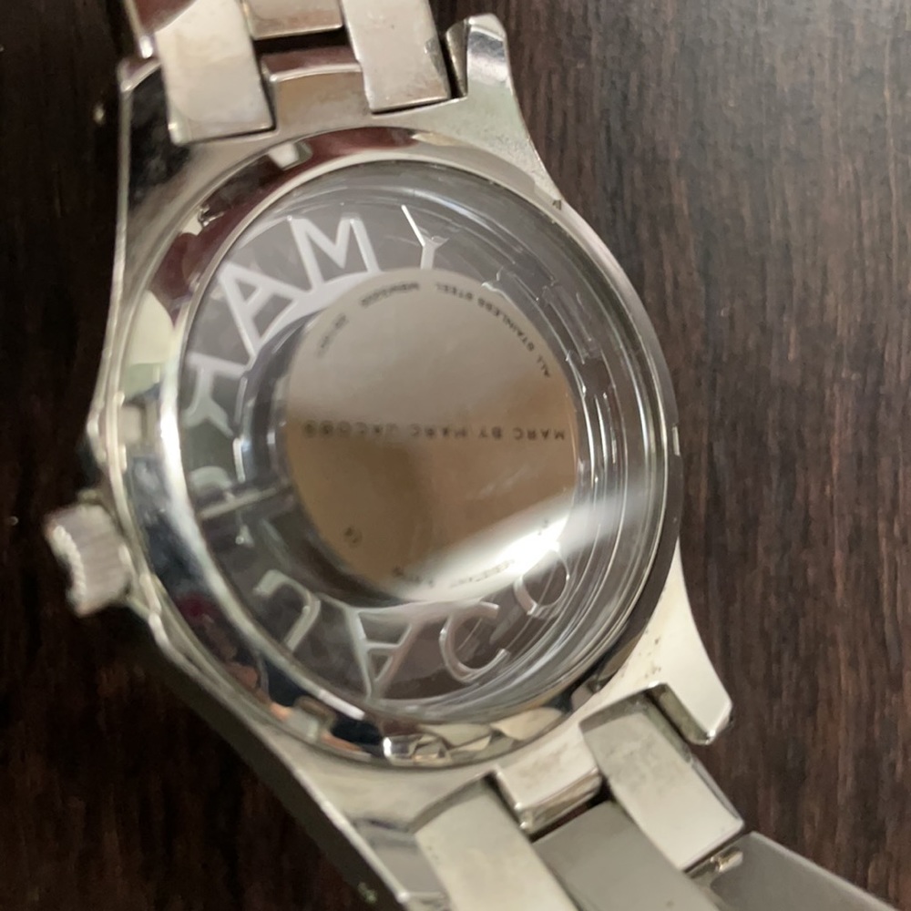 Translucent round watch - Picture 6 of 7